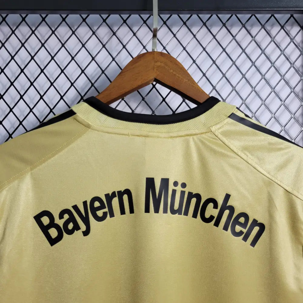 FC Bayern Munich Away 04/05