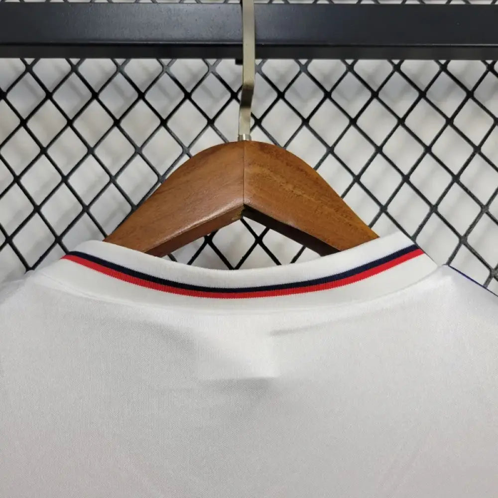 England Home 1982
